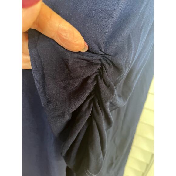 Susan Graver Liquid Knit navy scooped neckline 3/4 ruched sleeve top M Classic - Picture 3 of 4